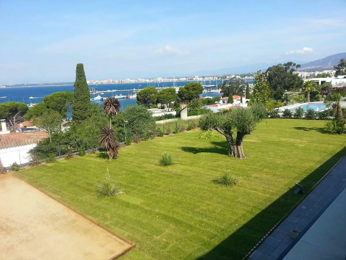 Casa Llosa Roses 0*,  Spain